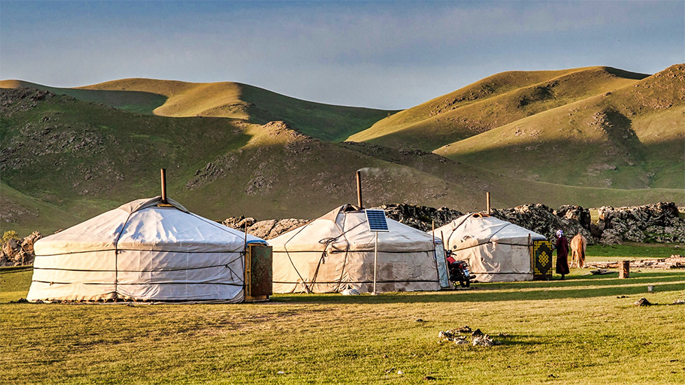 Spotkania podróżnicze IN MUNDO: AZJA - Mongolia. Podróże w kraju Czyngis-chana - Kuba Czajkowski